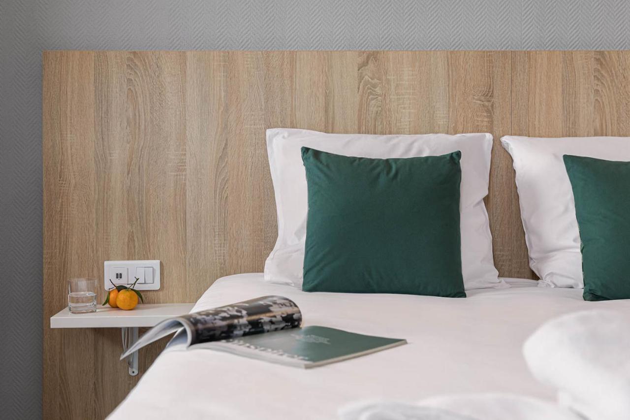 Logis Hotel Restaurant L'Abri Blavozy Екстер'єр фото