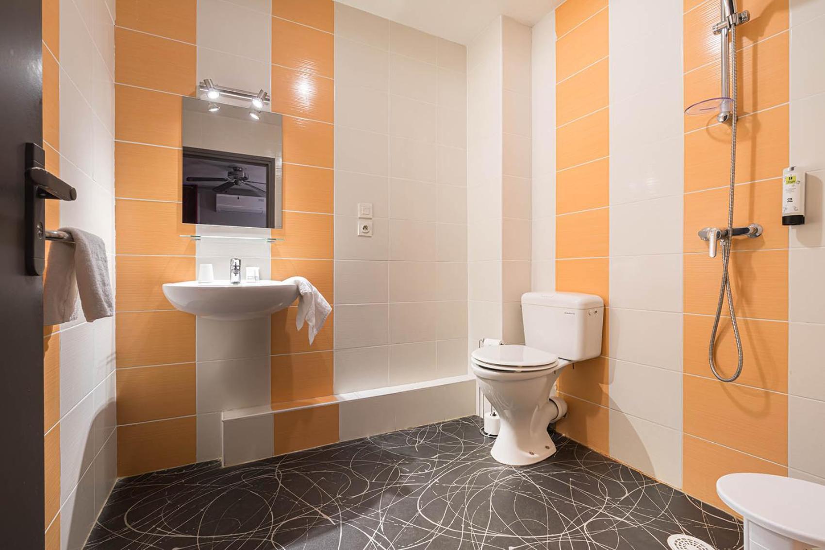 Logis Hotel Restaurant L'Abri Blavozy Екстер'єр фото